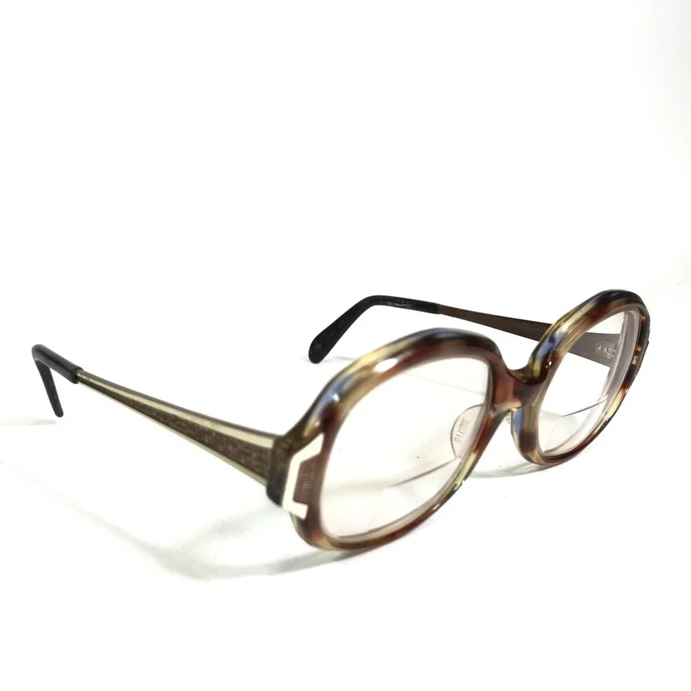 Universal frames are